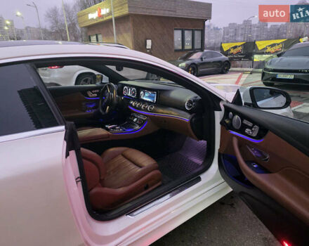 Белый Мерседес Е-Класс, объемом двигателя 3 л и пробегом 140 тыс. км за 36000 $, фото 9 на Automoto.ua