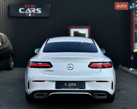 Белый Мерседес Е-Класс, объемом двигателя 2 л и пробегом 64 тыс. км за 40500 $, фото 5 на Automoto.ua