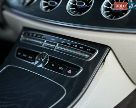 Белый Мерседес Е-Класс, объемом двигателя 2 л и пробегом 64 тыс. км за 40500 $, фото 25 на Automoto.ua