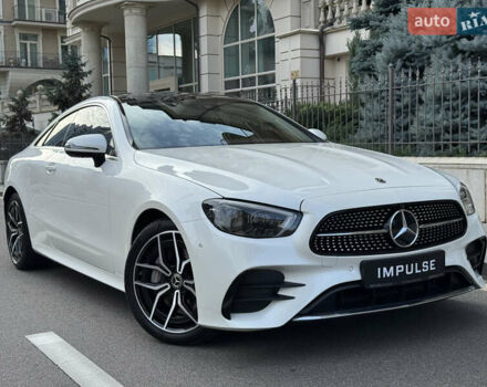 Белый Мерседес Е-Класс, объемом двигателя 3 л и пробегом 21 тыс. км за 74500 $, фото 3 на Automoto.ua