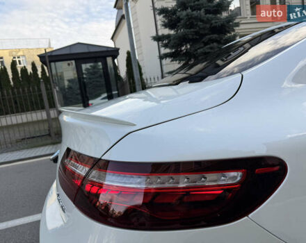 Белый Мерседес Е-Класс, объемом двигателя 3 л и пробегом 21 тыс. км за 74500 $, фото 26 на Automoto.ua