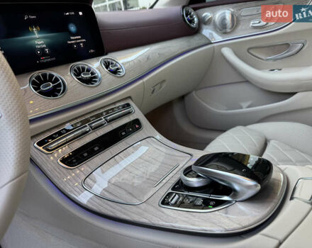 Белый Мерседес Е-Класс, объемом двигателя 3 л и пробегом 21 тыс. км за 74500 $, фото 43 на Automoto.ua