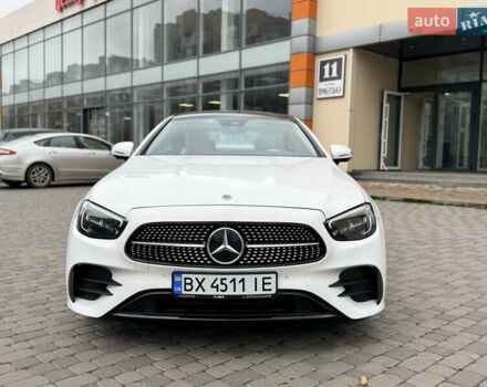 Белый Мерседес Е-Класс, объемом двигателя 3 л и пробегом 72 тыс. км за 61500 $, фото 2 на Automoto.ua