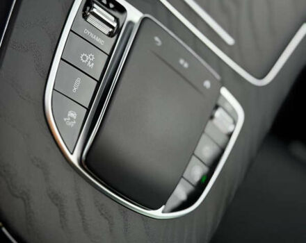 Белый Мерседес Е-Класс, объемом двигателя 3 л и пробегом 68 тыс. км за 73900 $, фото 12 на Automoto.ua