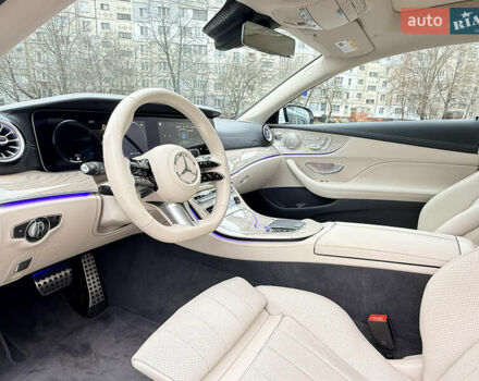Белый Мерседес Е-Класс, объемом двигателя 3 л и пробегом 72 тыс. км за 61500 $, фото 4 на Automoto.ua