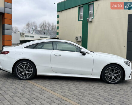 Белый Мерседес Е-Класс, объемом двигателя 3 л и пробегом 72 тыс. км за 61500 $, фото 19 на Automoto.ua