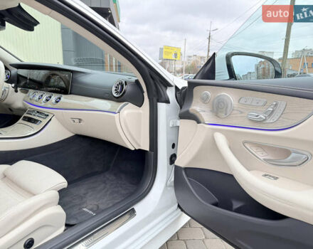 Белый Мерседес Е-Класс, объемом двигателя 3 л и пробегом 72 тыс. км за 61500 $, фото 22 на Automoto.ua