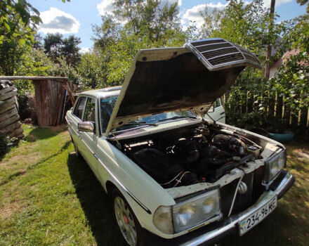 Белый Мерседес Е-Класс, объемом двигателя 2 л и пробегом 445 тыс. км за 1600 $, фото 12 на Automoto.ua