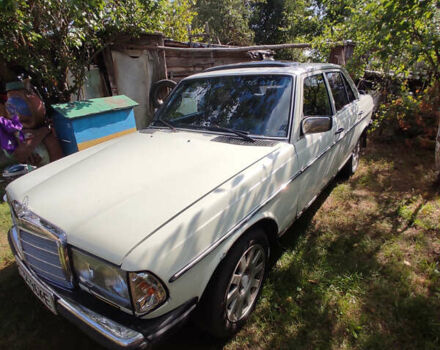 Белый Мерседес Е-Класс, объемом двигателя 2 л и пробегом 445 тыс. км за 1600 $, фото 7 на Automoto.ua