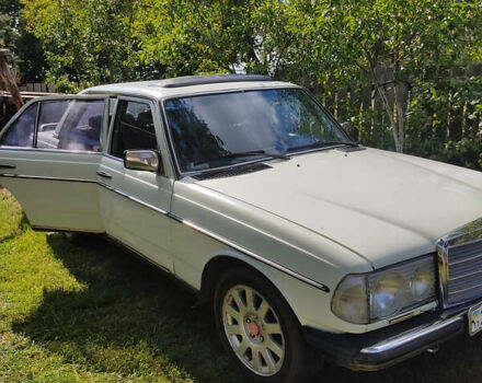 Белый Мерседес Е-Класс, объемом двигателя 2 л и пробегом 445 тыс. км за 1600 $, фото 1 на Automoto.ua