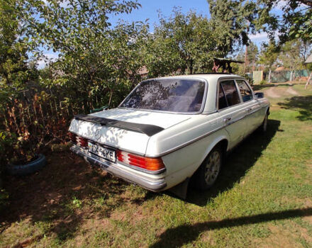 Белый Мерседес Е-Класс, объемом двигателя 2 л и пробегом 445 тыс. км за 1600 $, фото 9 на Automoto.ua