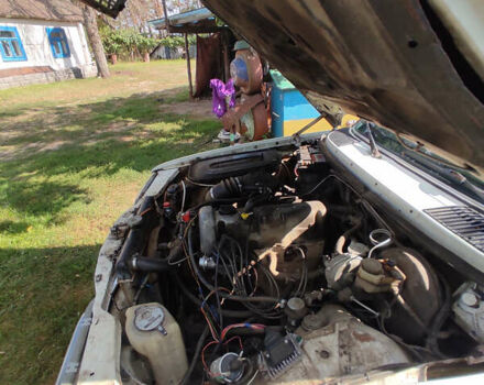 Белый Мерседес Е-Класс, объемом двигателя 2 л и пробегом 445 тыс. км за 1600 $, фото 11 на Automoto.ua