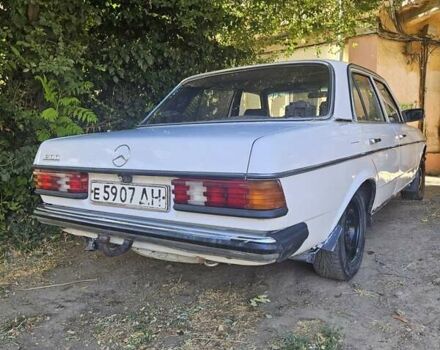 Белый Мерседес Е-Класс, объемом двигателя 2 л и пробегом 350 тыс. км за 1199 $, фото 3 на Automoto.ua