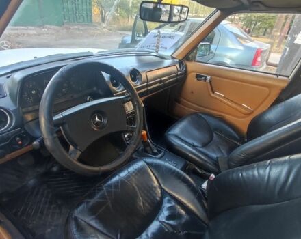 Белый Мерседес Е-Класс, объемом двигателя 2.4 л и пробегом 535 тыс. км за 2150 $, фото 9 на Automoto.ua