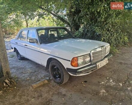 Белый Мерседес Е-Класс, объемом двигателя 2 л и пробегом 350 тыс. км за 1199 $, фото 2 на Automoto.ua