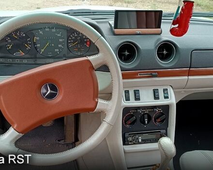 Белый Мерседес Е-Класс, объемом двигателя 2.5 л и пробегом 0 тыс. км за 5000 $, фото 6 на Automoto.ua