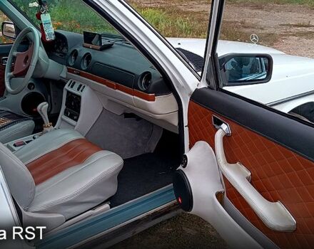 Белый Мерседес Е-Класс, объемом двигателя 2.5 л и пробегом 0 тыс. км за 5000 $, фото 3 на Automoto.ua