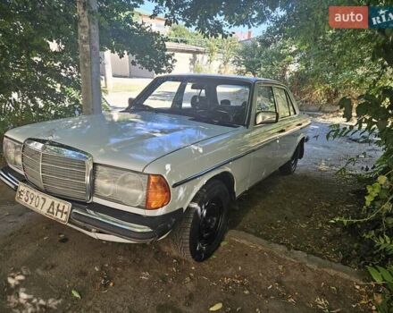 Белый Мерседес Е-Класс, объемом двигателя 2 л и пробегом 350 тыс. км за 1199 $, фото 1 на Automoto.ua