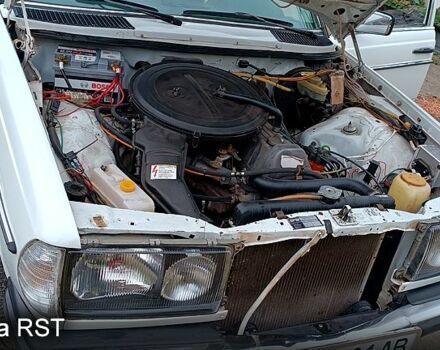 Белый Мерседес Е-Класс, объемом двигателя 2.5 л и пробегом 0 тыс. км за 5000 $, фото 7 на Automoto.ua