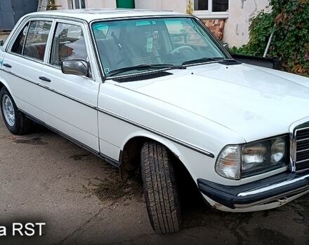 Белый Мерседес Е-Класс, объемом двигателя 2.5 л и пробегом 0 тыс. км за 5000 $, фото 1 на Automoto.ua