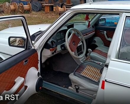 Белый Мерседес Е-Класс, объемом двигателя 2.5 л и пробегом 0 тыс. км за 5000 $, фото 5 на Automoto.ua