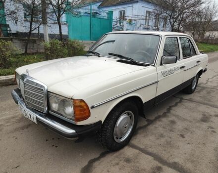 Белый Мерседес Е-Класс, объемом двигателя 2.4 л и пробегом 300 тыс. км за 950 $, фото 4 на Automoto.ua