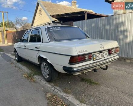 Мерседес Е-Класс 1982 в Измаиле на Automoto.ua Белый Мерседес Е-Класс, объемом двигателя 2 л и пробегом 500 тыс. км за 1000 $, фото 3 на Automoto.ua