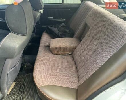 Мерседес Е-Класс 1982 в Измаиле на Automoto.ua Белый Мерседес Е-Класс, объемом двигателя 2 л и пробегом 500 тыс. км за 1000 $, фото 7 на Automoto.ua