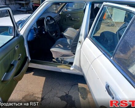 Білий Мерседес Е-Клас, об'ємом двигуна 2 л та пробігом 450 тис. км за 2000 $, фото 1 на Automoto.ua