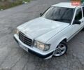 Белый Мерседес Е-Класс, объемом двигателя 2.6 л и пробегом 450 тыс. км за 2100 $, фото 8 на Automoto.ua