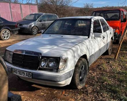 Белый Мерседес Е-Класс, объемом двигателя 2.5 л и пробегом 100 тыс. км за 800 $, фото 2 на Automoto.ua