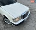 Белый Мерседес Е-Класс, объемом двигателя 2.6 л и пробегом 450 тыс. км за 2100 $, фото 1 на Automoto.ua