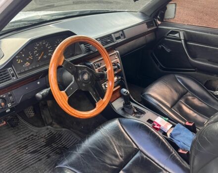 Мерседес Е-Клас 1985 у Броварах на Automoto.ua Білий Мерседес Е-Клас, об'ємом двигуна 3 л та пробігом 30 тис. км за 1700 $, фото 4 на Automoto.ua