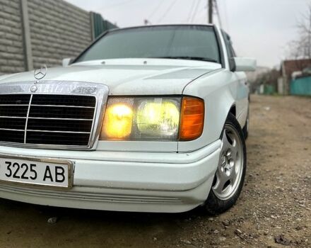 Білий Мерседес Е-Клас, об'ємом двигуна 2.3 л та пробігом 100 тис. км за 1650 $, фото 2 на Automoto.ua