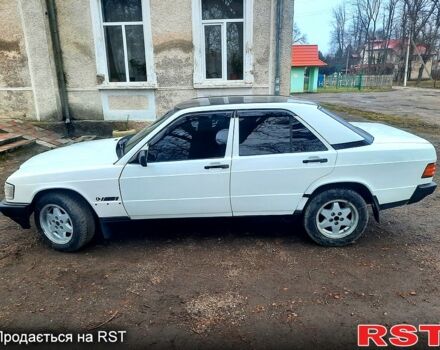 Белый Мерседес Е-Класс, объемом двигателя 2 л и пробегом 345 тыс. км за 2000 $, фото 4 на Automoto.ua