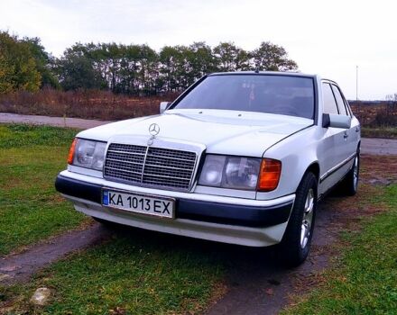 Білий Мерседес Е-Клас, об'ємом двигуна 2 л та пробігом 290 тис. км за 3100 $, фото 10 на Automoto.ua