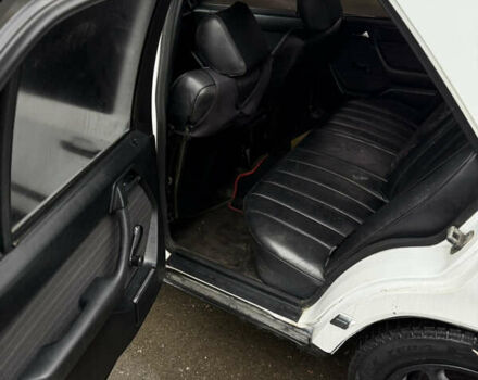 Белый Мерседес Е-Класс, объемом двигателя 3 л и пробегом 400 тыс. км за 2200 $, фото 10 на Automoto.ua