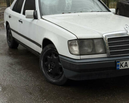 Белый Мерседес Е-Класс, объемом двигателя 3 л и пробегом 400 тыс. км за 2200 $, фото 2 на Automoto.ua