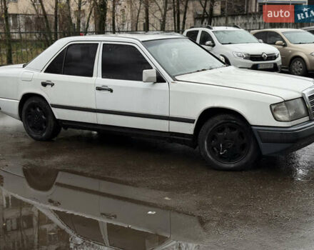 Белый Мерседес Е-Класс, объемом двигателя 3 л и пробегом 400 тыс. км за 2200 $, фото 4 на Automoto.ua