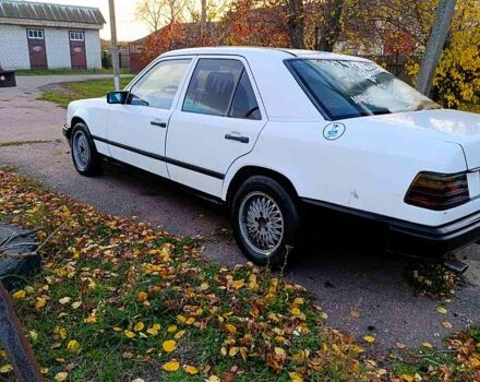 Белый Мерседес Е-Класс, объемом двигателя 2 л и пробегом 100 тыс. км за 2100 $, фото 3 на Automoto.ua