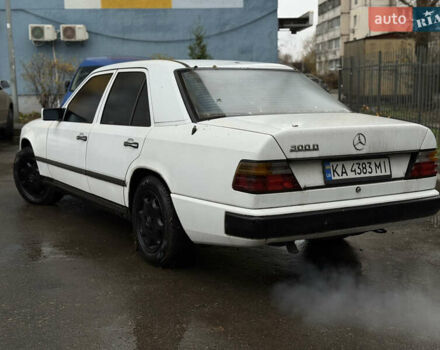 Белый Мерседес Е-Класс, объемом двигателя 3 л и пробегом 400 тыс. км за 2200 $, фото 6 на Automoto.ua