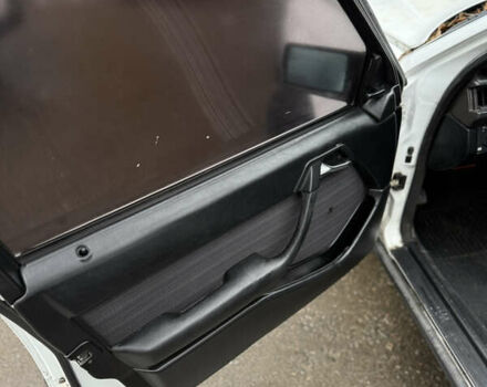 Белый Мерседес Е-Класс, объемом двигателя 3 л и пробегом 400 тыс. км за 2200 $, фото 12 на Automoto.ua