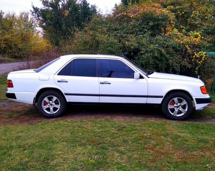 Білий Мерседес Е-Клас, об'ємом двигуна 2 л та пробігом 290 тис. км за 3100 $, фото 8 на Automoto.ua