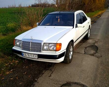 Білий Мерседес Е-Клас, об'ємом двигуна 2 л та пробігом 290 тис. км за 3100 $, фото 2 на Automoto.ua