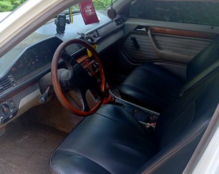 Білий Мерседес Е-Клас, об'ємом двигуна 3 л та пробігом 540 тис. км за 1500 $, фото 3 на Automoto.ua