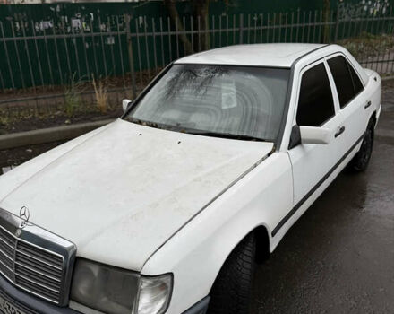 Белый Мерседес Е-Класс, объемом двигателя 3 л и пробегом 400 тыс. км за 2200 $, фото 16 на Automoto.ua