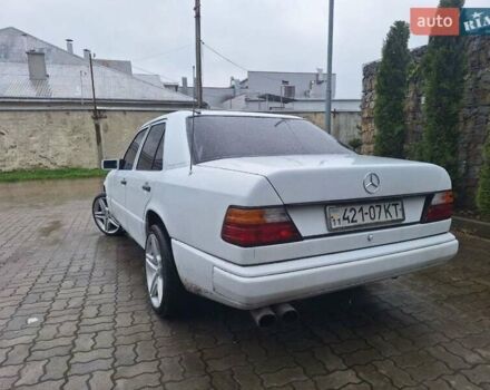 Белый Мерседес Е-Класс, объемом двигателя 2.3 л и пробегом 389 тыс. км за 1900 $, фото 9 на Automoto.ua