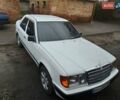 Белый Мерседес Е-Класс, объемом двигателя 2 л и пробегом 430 тыс. км за 3700 $, фото 4 на Automoto.ua