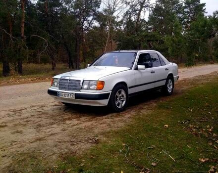 Білий Мерседес Е-Клас, об'ємом двигуна 2 л та пробігом 290 тис. км за 3100 $, фото 11 на Automoto.ua