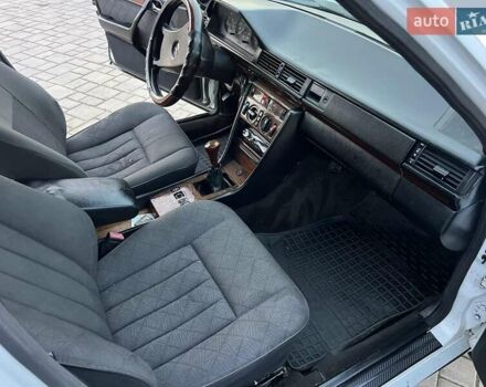 Білий Мерседес Е-Клас, об'ємом двигуна 2.6 л та пробігом 385 тис. км за 1700 $, фото 10 на Automoto.ua